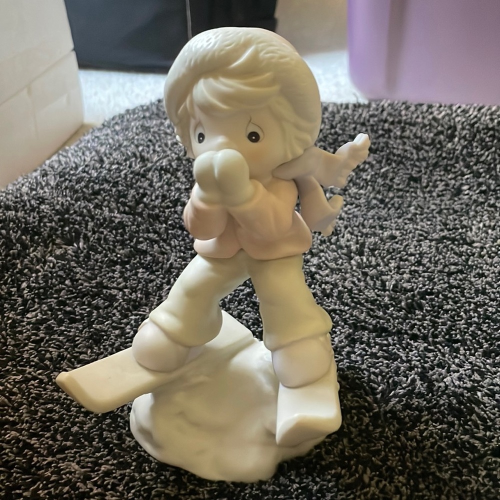 Precious Moments “ it’s so uplifting to have a friend like you” figurine